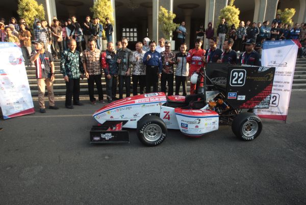 Bimasakti Generasi Ke-8 Jadi Gaco UGM pada Kompetisi Mobil Formula di Jepang