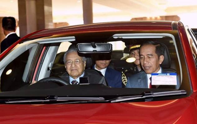 Untuk Kedua Kalinya, Jokowi Disopiri Mahathir