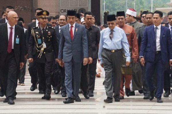 Jokowi dan Mahathir Sepakat Lawan Diskriminasi Sawit Uni Eropa
