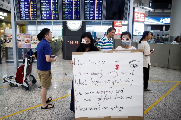 Pengunjuk Rasa Hong Kong Minta Maaf