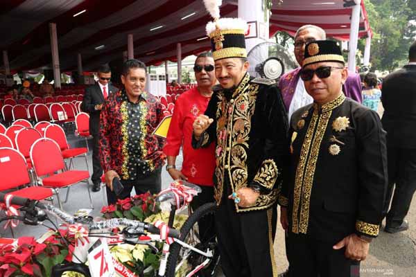  3 Kostum Terbaik dalam Peringatan HUT ke-74 Kemerdekaan RI ini Dapat Sepeda dari Jokowi