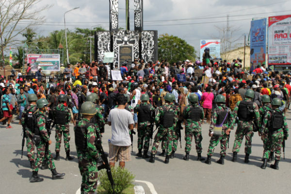 Hujan Batu di Timika, Demo Memprotes Ungkapan Rasis Berujung Ricuh