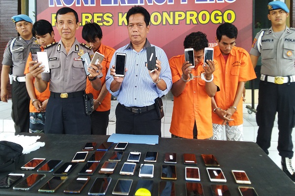 Polisi Sita 42 Ponsel dari Komplotan Pencuri Lintas Provinsi