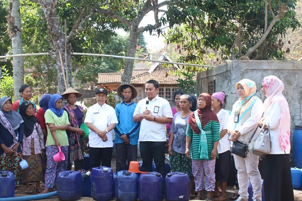 PLN Bantu 100 Tangki Air Bersih di Gunungkidul