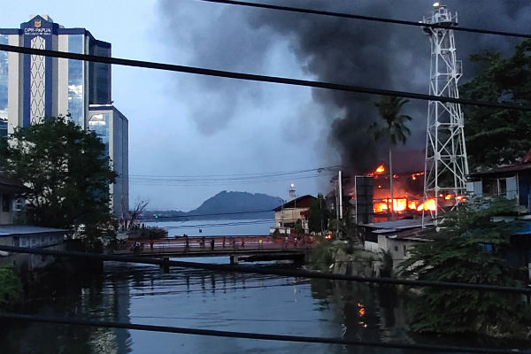 Papua Mencekam, Lapas Dirusak, Kantor Polisi dan Pertokoan Dibakar