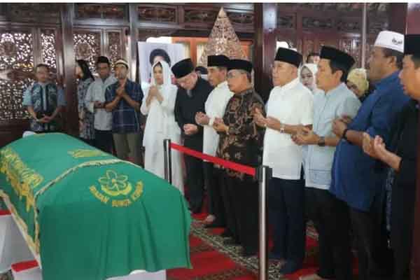 Jenazah Ibu SBY Diberangkatkan ke Tanah Kusir