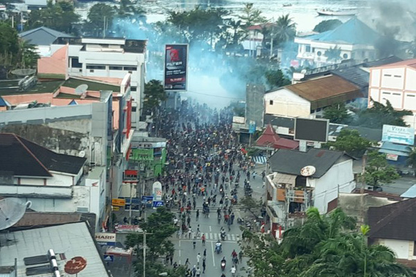 Di Papua, Menteri Basuki Perintahkan Jajarannya Bersihkan Puing-Puing