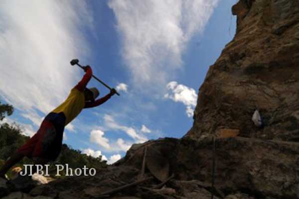 Batu Mistis di Gunungkidul Tak Bisa Dihancurkan oleh Alat Berat, Warga Gelar Ritual