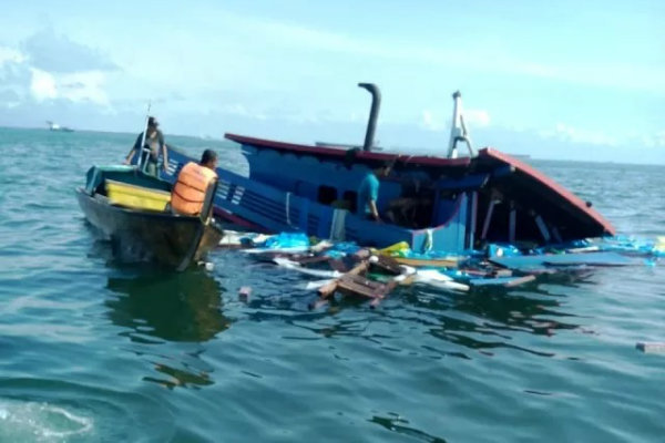 8 Tewas dan 25 Hilang Akibat Kapal Tenggelam di India