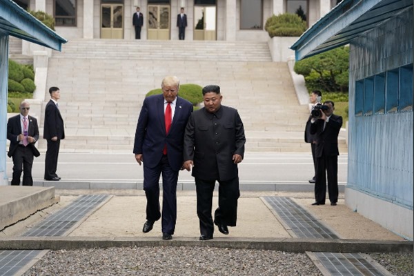 Kim Jong-un Undang Trump untuk Berkunjung ke Pyongyang