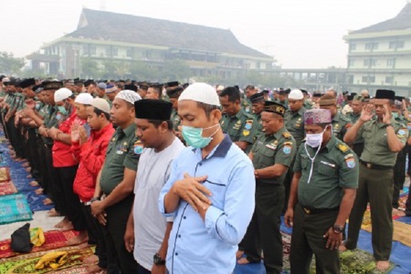 Jokowi Tinjau Karhutla Usai Salat Istisqa