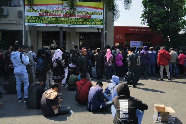 Antrean Bayar Denda Tilang di Kejari Sleman Mengular