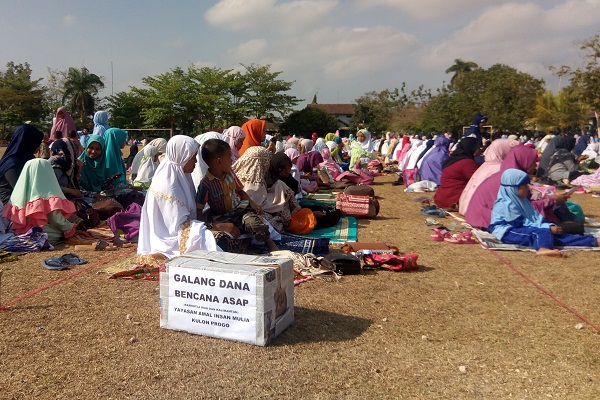Ratusan Siswa di Kulonprogo Gelar Salat Minta Hujan untuk Riau dan Kalimantan