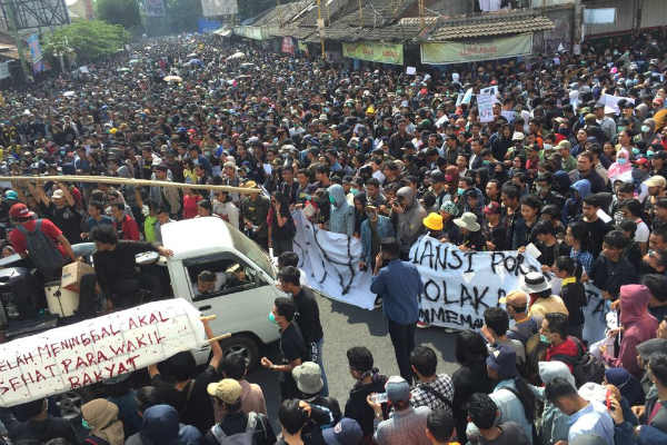 Ribuan Mahasiswa Terjun ke Jalan di Aksi #GejayanMemanggil, Ogah Ikuti Larangan Kampus