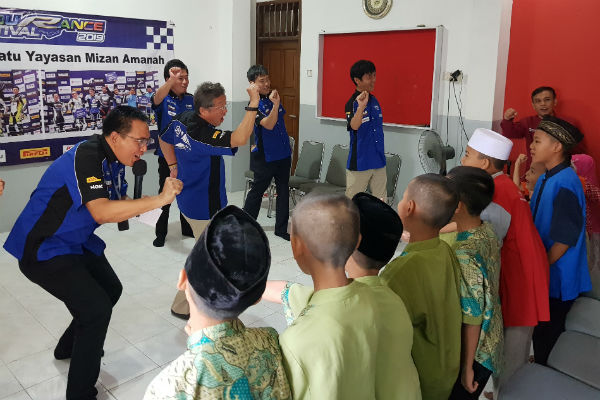  Presiden Yamaha Indonesia Donasikan Hadiah Balap untuk Anak Yatim Piatu