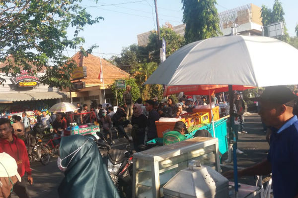 Jualan di Lokasi Demonstrasi Gejayan, Pedagang Makanan Untung Besar