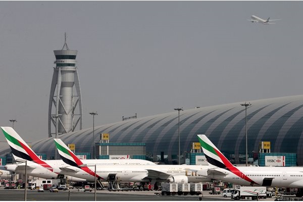 Pesawat Emirates Alami Clear Air Turbulance, 11 Penumpang Luka