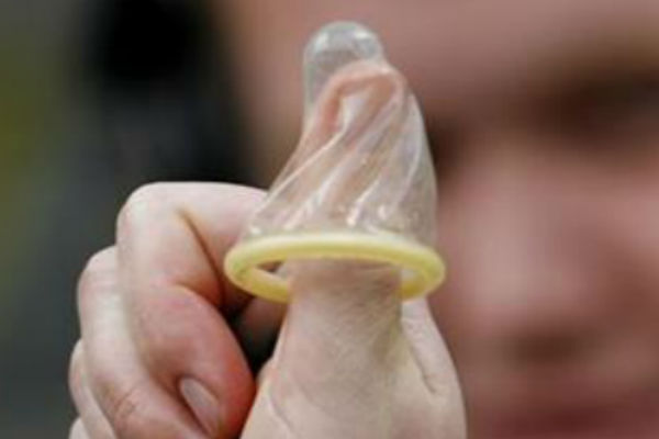 Duh..Tak Hanya Sampah, Kondom Juga Ditemukan di Alun-Alun Selatan