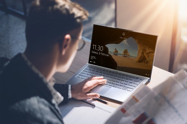 ZenBook S UX392 si Ultrabook On-The Go