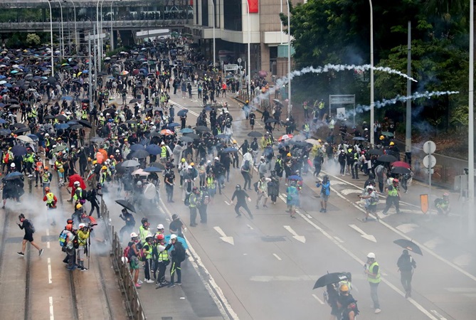 Protes Larangan Topeng, Demo di Hong Kong Kian Marak