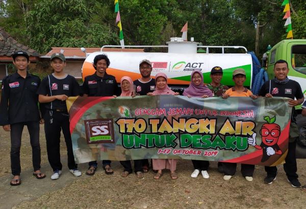Waroeng SS Distribusikan Air Bersih Bersama ACT DIY