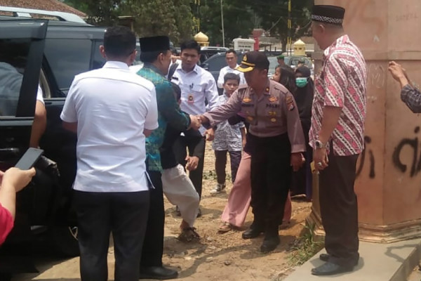 Tetangga Pelaku Penusukan Wiranto: Dia Selalu Pakai Baju Jubah