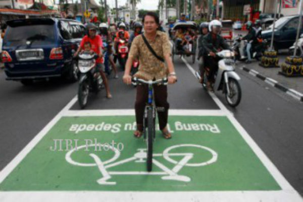 Ini Fungsi dan Sanksi Pelanggar Garis Marka Jalur Sepeda di DKI Jakarta