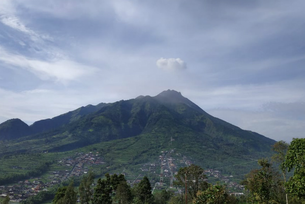 Gunung Merapi Meletus, Muntahkan Awan Panas Setinggi Tiga Kilometer