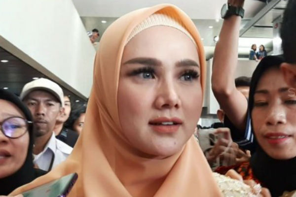 Pamer Kaca Mata Merk Gucci, Mulan Jameela Diperingatkan KPK soal Gratifikasi