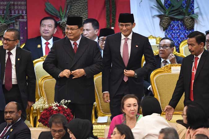 Ketua MPR Sapa Prabowo-Sandi dengan Pantun di Pelantikan Jokowi-Ma'ruf