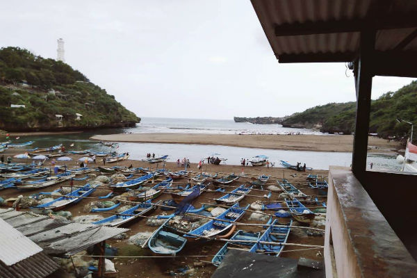 Gelombang Tinggi, Nelayan di Pantai Baron Pilih Setop Melaut