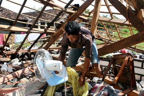 964 Kali Menerjang Indonesia, Puting Beliung Dominasi Bencana Hidrometeorologi Sepanjang 2019