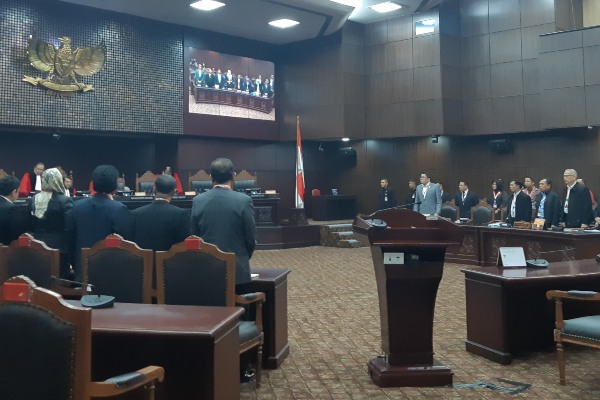 Sidang Gugatan UU KPK di MK, Presiden Jokowi dan Puan Maharani Kirim Wakil