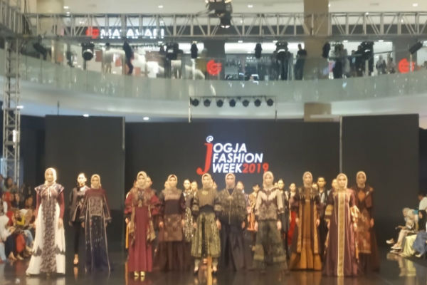 Penutupan Jogja Fashion Week 2019 Bertabur Karya Desainer Ternama