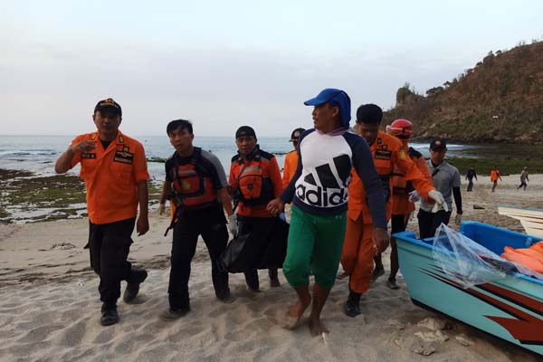Hilang 2 Hari, Nelayan dan Anaknya Ditemukan Meninggal di Pantai Watu Lumbung
