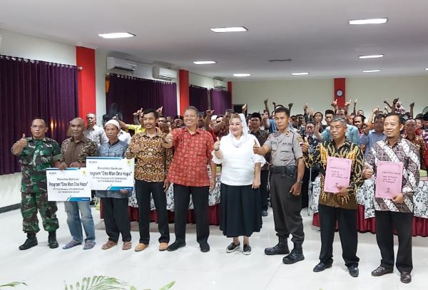 PLN UP3 Semarang Berikan Bantuan One Man One Hope kepada Warga Kecamatan Tugu