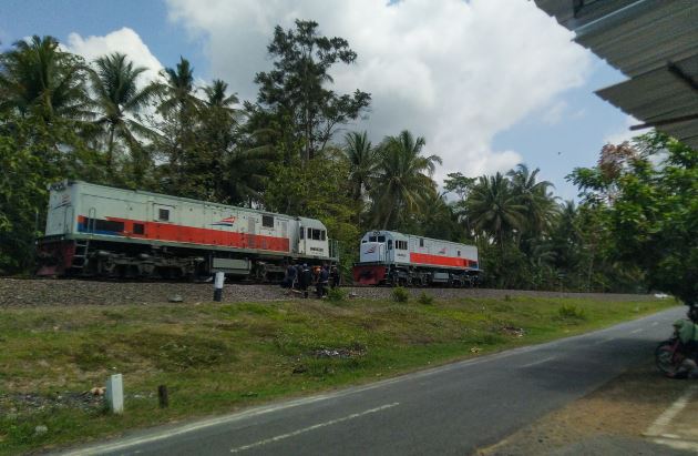 Lokomotif Mogok, Penumpang Kereta Telantar Berjam-jam