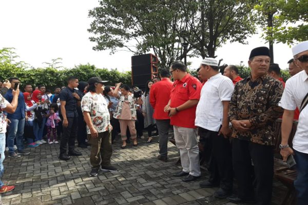 Meski Berstatus PNS, Ipar Jokowi Ini Lepas Gibran Daftar Calon Wali Kota Solo