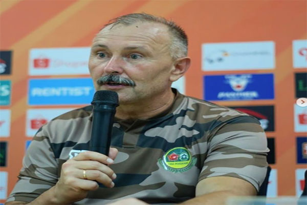 Pelatih PSS Tak Khawatirkan Keberadaan Igor Kriushenko di PS Tira