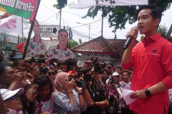 Gegara Anak Jokowi Maju Pilkada Solo, Kantor DPC PDIP Solo Digeruduk Kadernya Sendiri