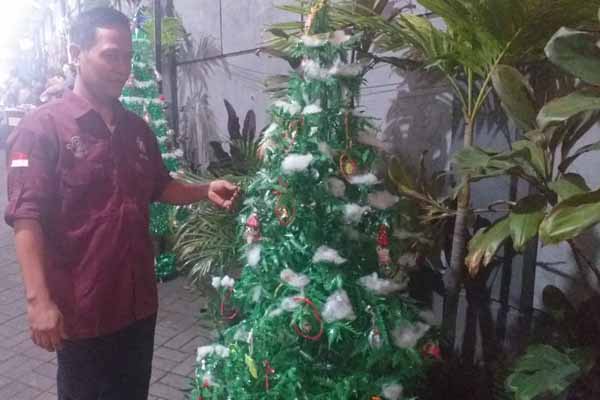 Unik, Pohon Natal di Gereja St. Albertus Agung Terbuat dari Sampah Plastik