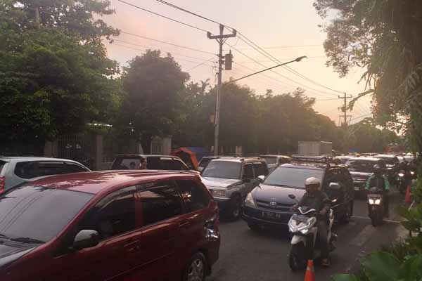 Macet, Mobil Mengular di Jalanan Kota Jogja