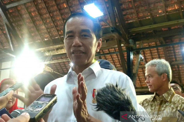 Jokowi Minta Warga Beri Kesempatan Polisi Buktikan Pelaku Penyiraman Novel Baswedan