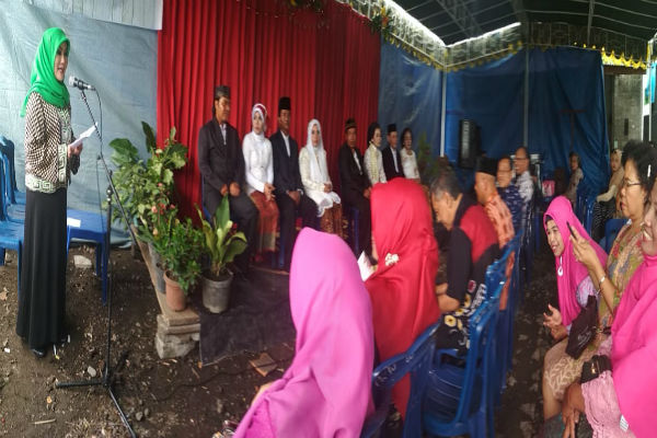 Sekelompok Warga di Salah Satu Gang di Jogja Nikah Massal