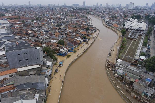 Jakarta Banjir, Anies Baswedan & Basuki Langsung Berdebat Soal Normalisasi Sungai Ciliwung