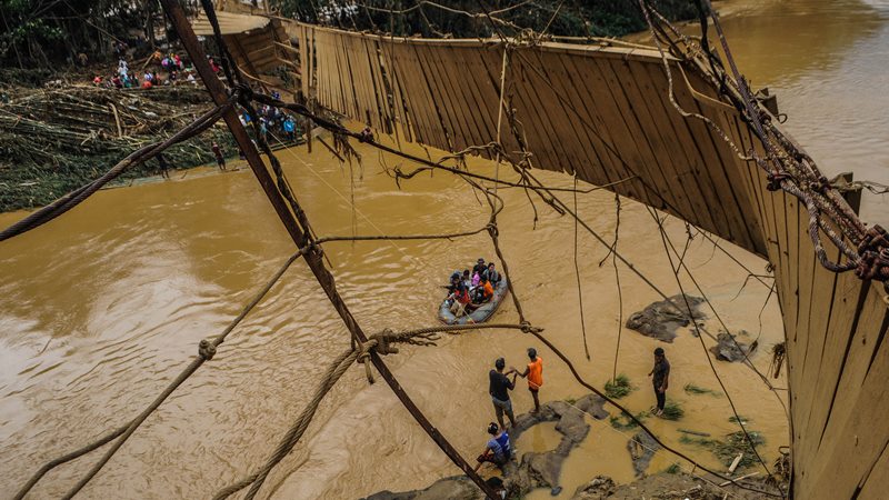 BNPB: Korban Meninggal Dunia Akibat Banjir Jadi 53 Orang