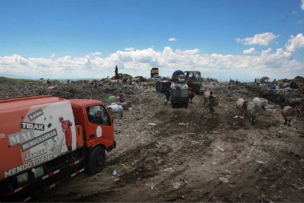 Parah! Antrean Truk Sampah di TPST Piyungan Sampai Setengah Kilometer