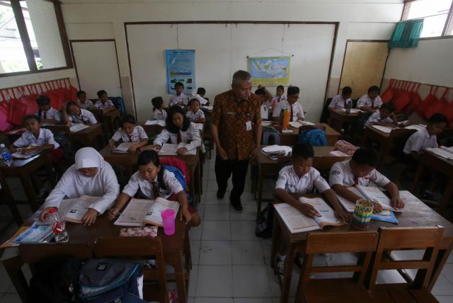 Di Jakarta, Anak Sekolah Masuk Seperti Biasa
