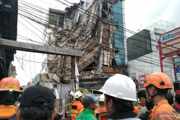 Gedung Ambruk di Jakarta Ternyata Disewa Alfamart sampai 2022