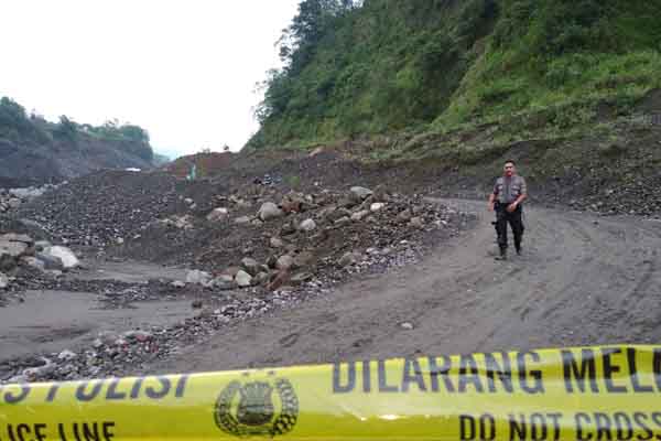 Rawan Longsor, Warga dan Penambang Pasir Dilarang Berada di Tebing Sungai Gendol 